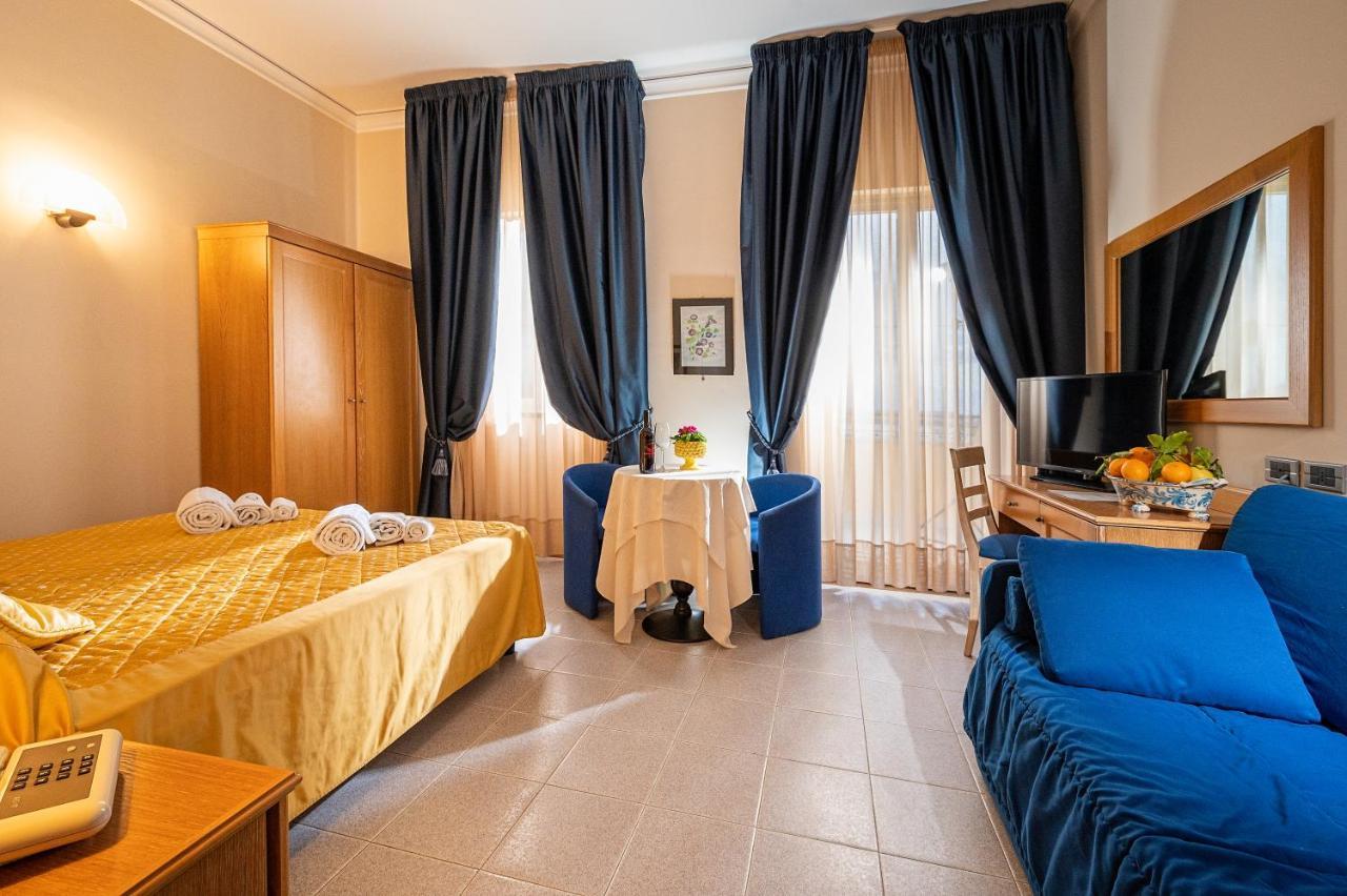 Hotel Sabbie D'Oro Giardini Naxos Exteriér fotografie